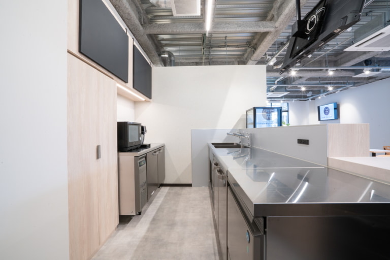 DoersTokyo エンターテイメントコラボラウンジ FUNxFAN café 