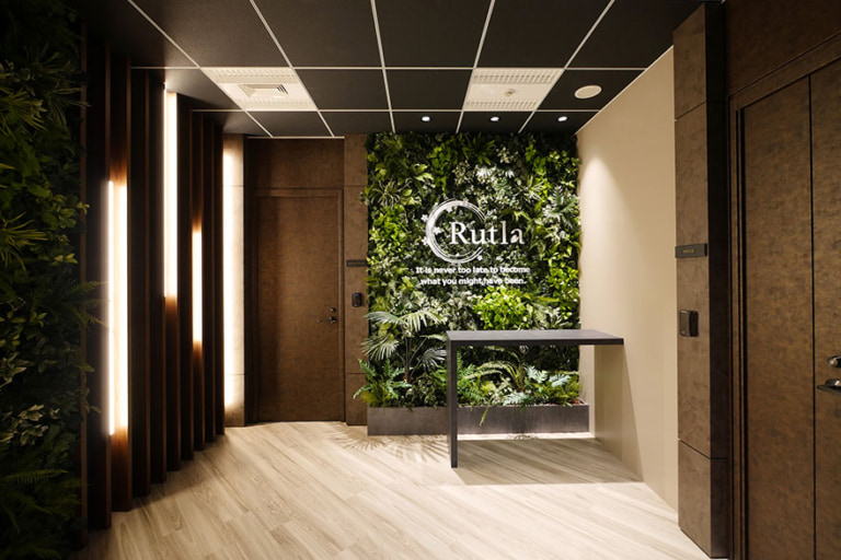 ルトラ  エントランス、ナチュラル・アウトドア