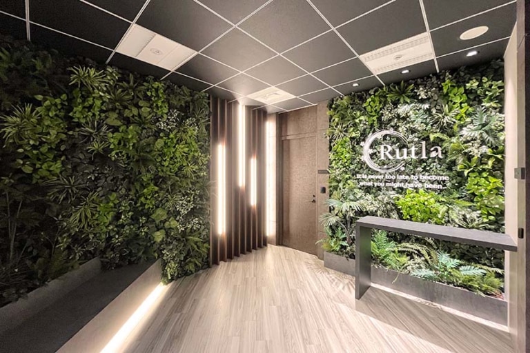 ルトラ  エントランス、ナチュラル・アウトドア