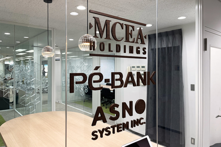 MCEAホールディングス  エントランス、シンプル・ミニマル